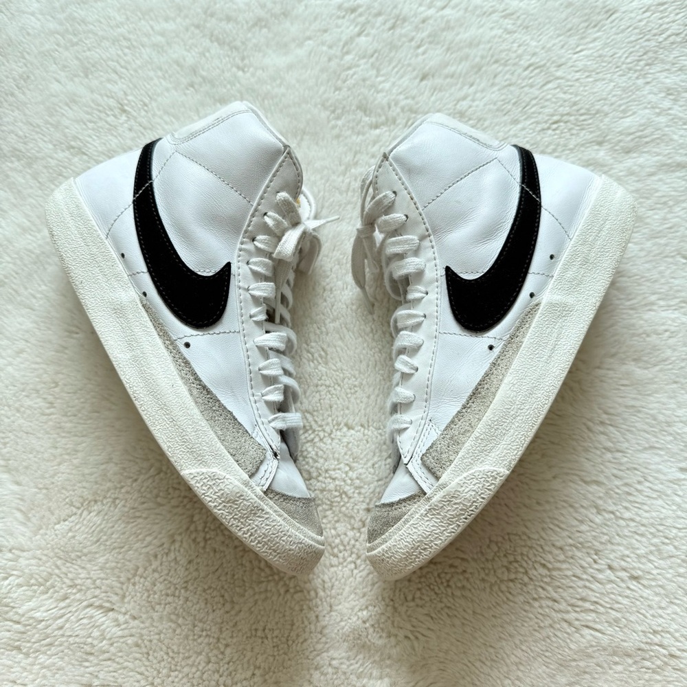 NIKE women high top sneakers size 7 US
